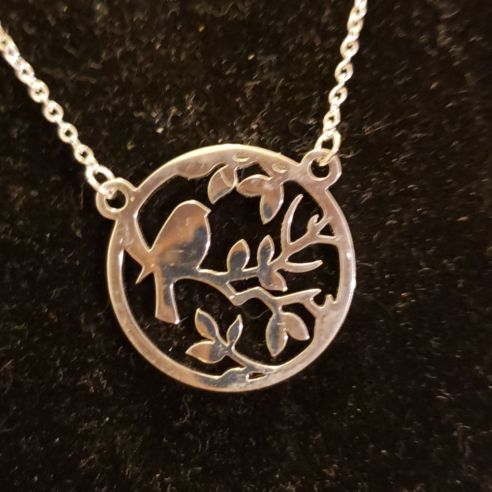 NWOT BIRD ON TREE LIMB NECKLACE - Picture 4 of 7